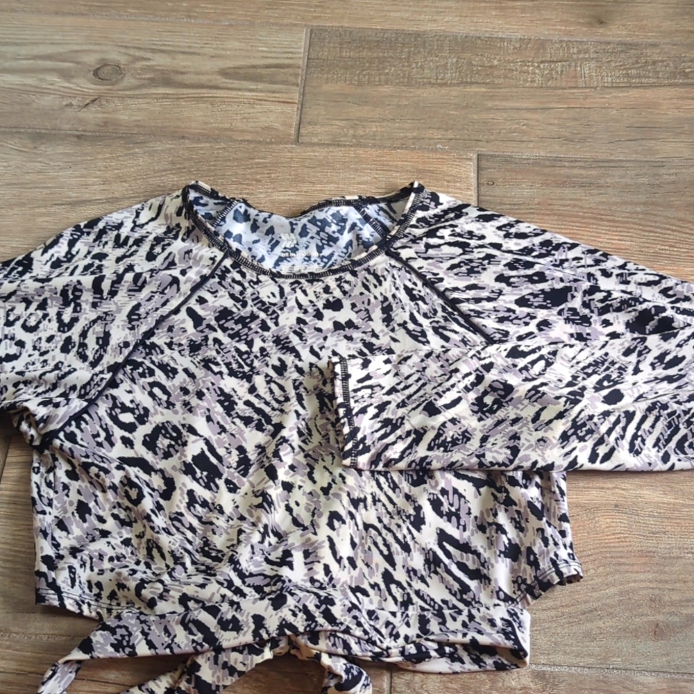 Cropped rash gaurd
